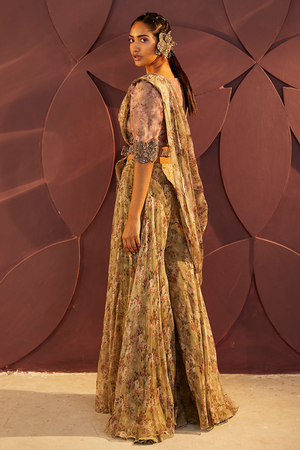 Jolie Gharara set